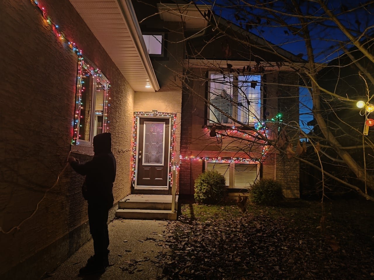 A house decorated with Christmas lights at night.
